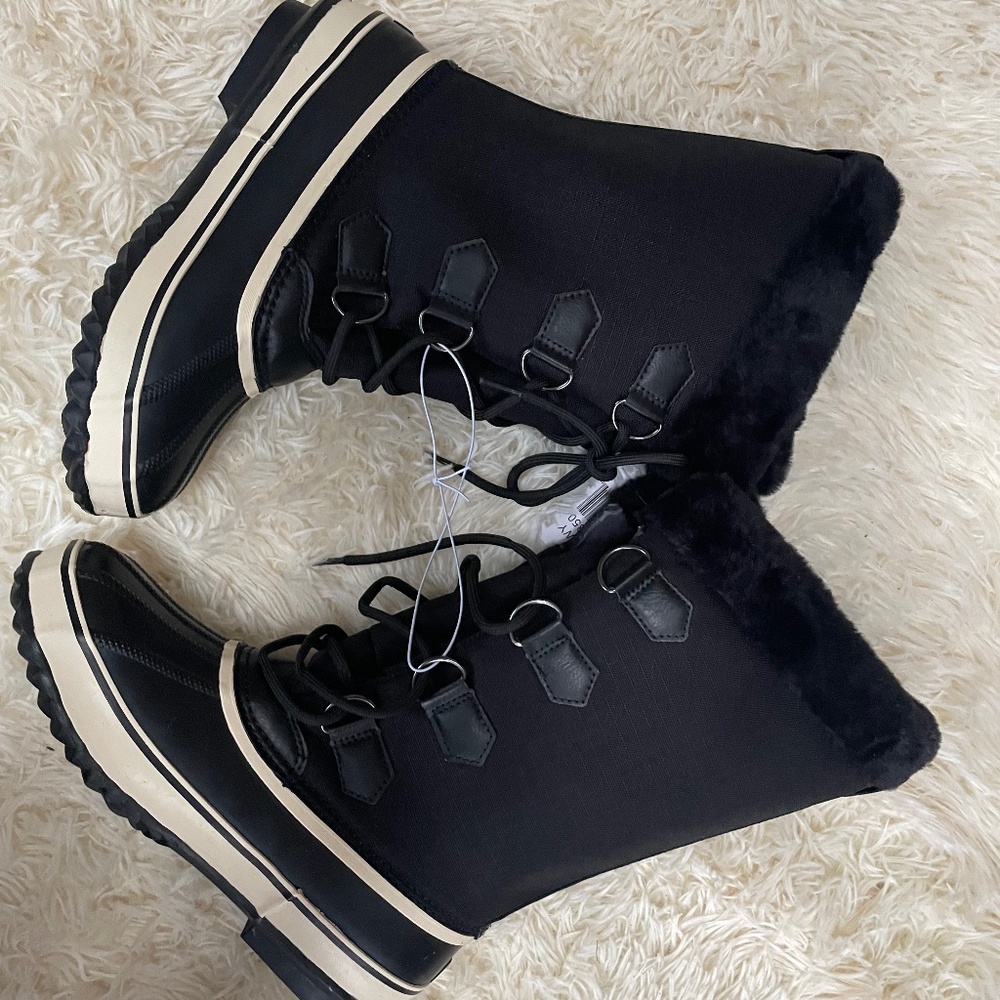 JBU snow boots, NWT